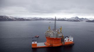 Gullfeberen går ikke over, tross alle bomskuddene. Hvor lenge skal vi tro på et lykketreff i Barentshavet?