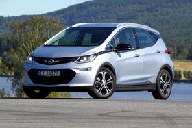 Prissjokk: Opel ber sine norske forhandlere om ikke å signere nye kontrakter på Ampera-E, og slenger på en prisøkning på minst 45 000 kroner til kunder med eksisterende kontrakter.