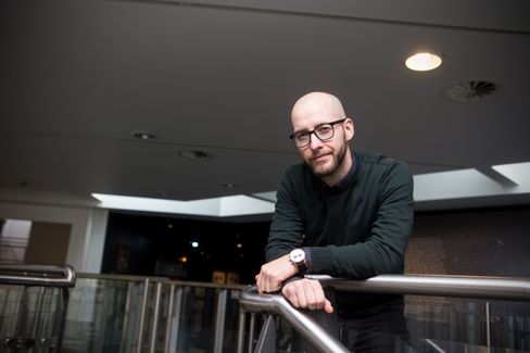 DNBs oppstartsekspert Erik Larsen presset guttene til å utfordre seg selv.