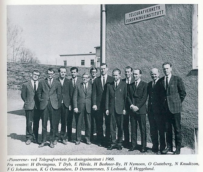 Starten: Telegrafverkets forskningsinstitutt startet opp i 1966. Etter en stund var de 11 forskere og en myndig sjef, dr. Nic Knudtzon. Den høye karen i midten.