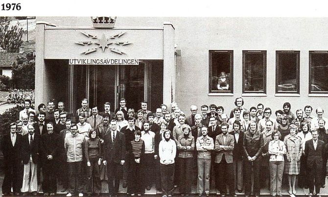 I eget hus: I 1976 flyttet Televerkets forskningsinstitutt inn i egen bygning på Kjeller. Da var antallet forskere vokst betydelig.