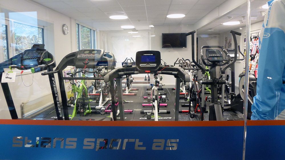 De ansatte trimmer regelmessig i selskapets egen spinningsal som ligger kloss inntil kantina.