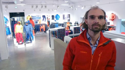 Jens Løland i Norrønas showroom.