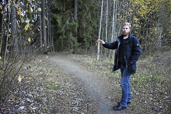 STARTEN PÅ DET HELE: Her begynner løypen, ved ishockeybanen på Sofiemyr. Gru deg!
