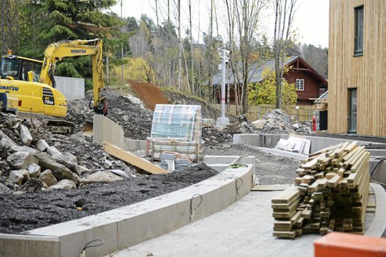 BAKSIDEN ER FORSIDEN: Inngangspartiet til leilighetene ligger ut mot bakgården.