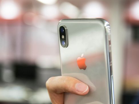 Apples nye iPhoner har også maskinvare for kunstig intelligens bygget inn. Her brukes den blant annet til å hjelpe ansiktslåsen Face ID.
