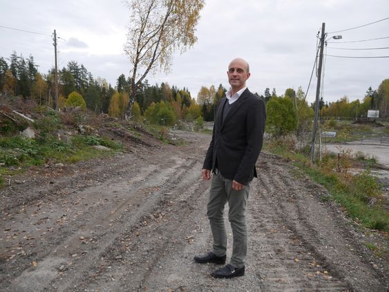 FRA GAMMEL TRELAST VIA RIVING TIL BOLIGER AV ALLE SLAG: Prosjektsjef Kim André Moe i JM Norge gleder seg til å ta fatt på byggestarten på Trelasttomta, men først er det klart for salg, og salget, dét er allerede i gang!