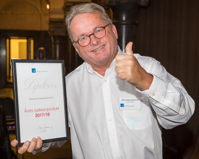 Kenwood Cooking Chef 2017 er «Årets kjøkkenprodukt 2017/2018». Prismottaker var Martin Vinje (Martin Vinje Company). Foto: Tore Skaar.