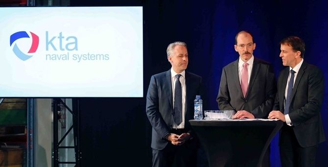 Direktørene Jens Bodo Koch i Atlas Elektronik (f.v), Rolf Wirtz i thyssenkrupp Marine Systems og Eirik Lie i Kongsberg Defence & Aerospace da deres nye fellesselskap formelt ble etablert sist tirsdag.