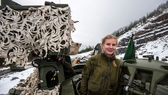 Matilde Madshus fører CV90 stormpanservogn.