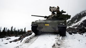 CV90 Stormpanservogn kan fungere som en sensor for bombekastervognen ved å måle fiendens posisjon og sende dataen digitalt videre til bombekasteren.