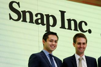 Snapchat-gründerne Bobby Murphy (t.v.) og Evan Spiegel ble mangemilliardærer etter børsnoteringen av teknologiselskapet i mars i år.