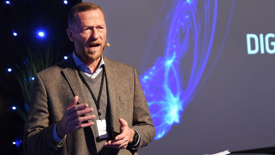Ove Fredheim under sitt foredrag på Kongsberg Technology Summit. Konferansen ble brukt til å signere en intensjonsavtale om lansering av Norges første 5G-nett.