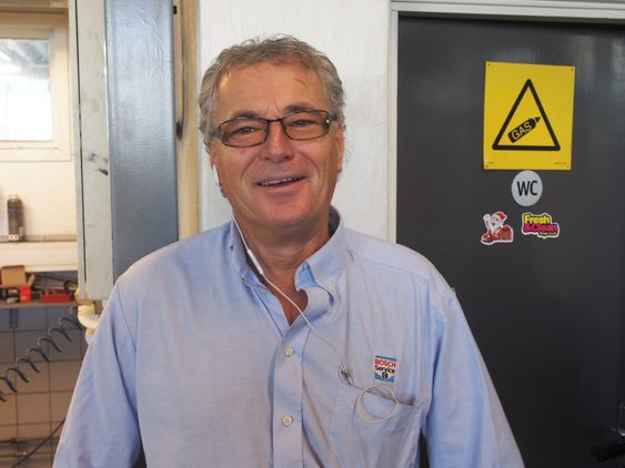 FULL KONTROLL: Verkstedmester Lars Engebretsen er nøye på sikkerheten nå som vinteren er i anmarsj.