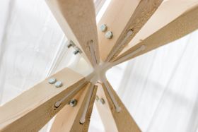 3D- teknologien kan for eksempel være svært nyttig i knutepunkter i bygg. Her er et polymer-knutepunkt fremstilt til paviljongen til Trondheim Makefair.