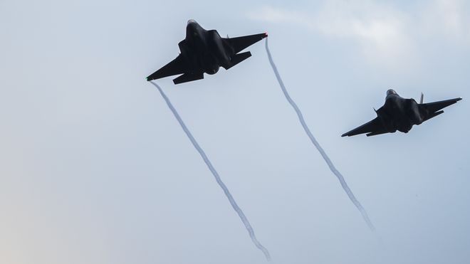 På vingene etter en ukes intenst arbeid: Her er F-35 i lufta over Norge med norske flygere