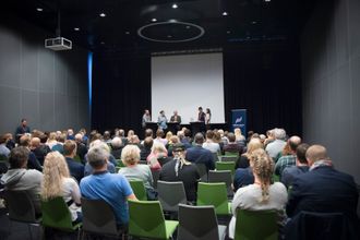 Svært mange journalister og redaktører ville høre debatten om olje og journalistikk.