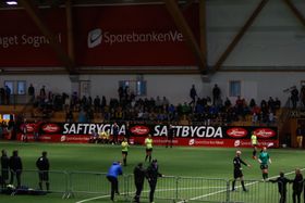 PUBLIKUM: Mange møtte opp for å sjå på Kjempenes Liga i helga.