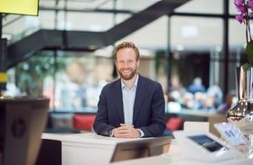 Entra merker at det er store endringer i hva leietakerne ønsker. Fleksible lokaler bygget opp rundt felles møteplasser er noe som går igjen i Sundtkvartalet. Servicetjenester står også høyt på ønskelisten, ifølge prosjektsjef Geir Graff-Kallevåg i Entra.