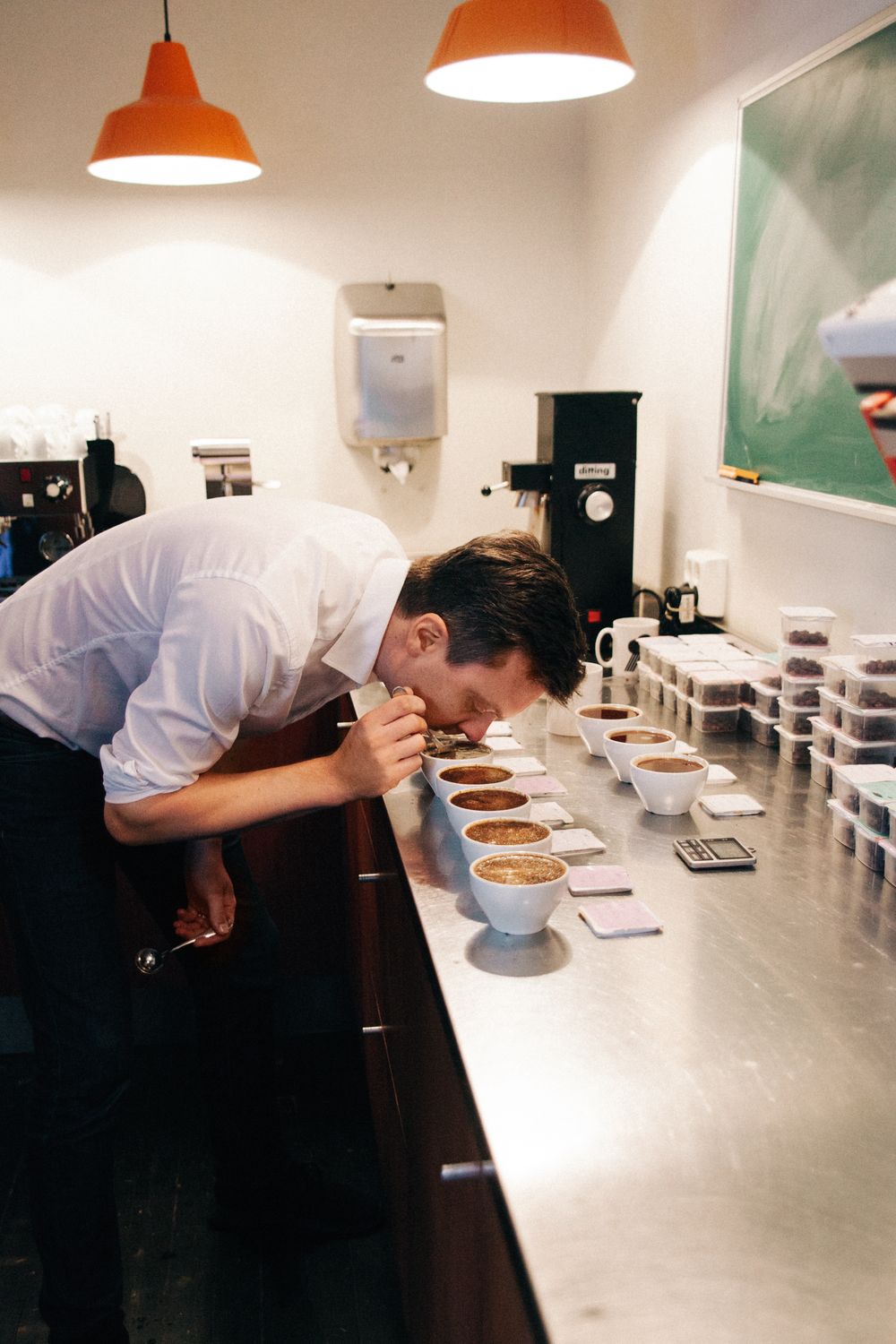 Tim Wendelboe cupper kaffe hver mandag