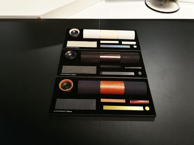 Det er ikke spart på noe på flaggskip-modellen X6, her er noen av fargekombinasjonene du kan velge på lydplanken fra Harman Kardon. Foto: Marte Ottemo