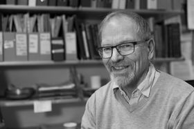 SKEPTISK:Professor Nils Aarsæther meiner kommunereforma kan gjere periferien meir perifer.