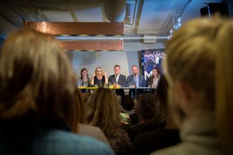 Fra debatten #MeToo på Brygg i Oslo. I panelet satt: NJ-leder Hege Iren Frantzen, kommentator Anki Gerhardsen, kulturredaktør Sarah Sørheim i Aftenposten, sjefredaktør Espen Egil Hansen i Aftenposten, sjefredaktør Gard Steiro i VG og kommunikasjonsdirektør Sarah Willand i TV 2.