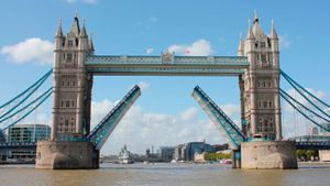 towerbridge-London.300x169.jpg