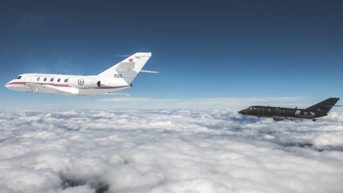 To DA-20 i formasjonsflyging fra Gardermoen.