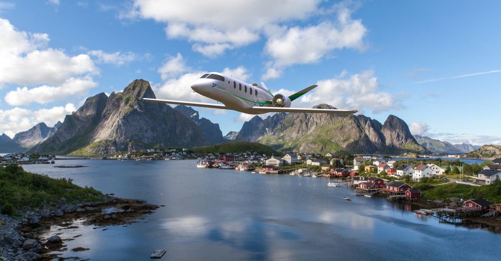 Over Lofoten: Et slikt fly kan bli å se over Lofoten et stykke inn på 20-tallet, men det blir vanskelig å høre det.