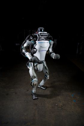 Slik ser dagens Atlas ut i fullfigur. Roboten har gjennomgått mange oppgraderinger gjennom årene.