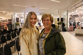 VAR MANNEKENGAR SAMSTUNDES: For tre år sidan gjekk Alexandra Natvik Sørli og bestemor Sigrun Natvik mannekeng saman. Systera til Alexandra, Silje Hellebø jobba då på Frisørstova på senteret, og styla både systera, bestemora og grandtanta opp.