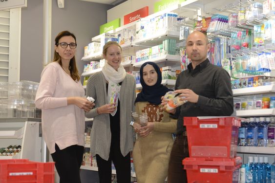 Danijela Vasilic, Elin Baltzersen, Ikram Alghalban og Marcin Szmigiero er klare for å åpne Vitusapotek på Sofiemyr senter