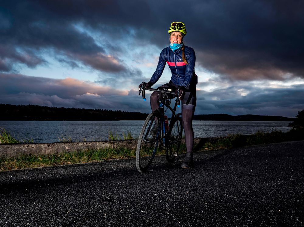 TRÅKKER TIL: Julie Meyer Solvang tråkker til og satser på sykkel.