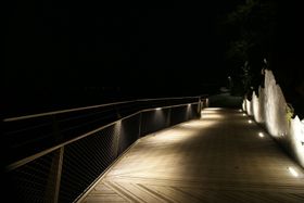 Stavanger kommune får DOGA-merket 2017 for Håhammaren bro og turvei. Her «by night».