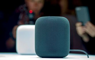 Kommende HomePod fra Apple skal ha taleassistentmuligheter via Siri, slik at man kan styre Hotekit-produkter.