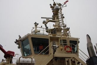 Det er doble sett av det meste observasjons- og kommunikasjonsutstyret på Svitzer Hermod. Lidar i toppen og radarer, kameraer og antenner er plassert rundt om. 7 ekstra kilometer kabel er installert.