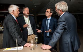 Før utdeling: Fra venstre: TU-journalist Odd Richard Valmot, TUs ansvarlige redaktør Jan Moberg, Svein Richard Brandtzæg og Teknisk Ukeblad-redaktør Tormod Haugstad.
