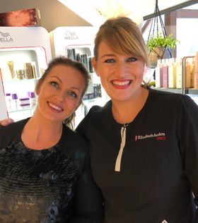 SKJØNN NYÅPNING: Helene Hansen og Hanne Johnsen feirer nyåpning i kveld, onsdag 22. november, og inviterer DEG!