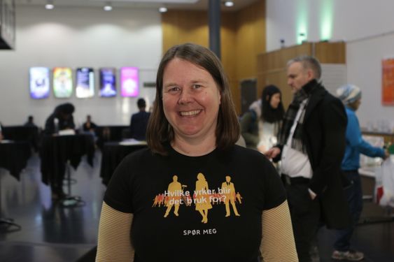 INITIATIVTAKEREN: Marianne Grini er avdelingsleder i NAV Oppegård, og er også initiativtaker bak dette viktige arrangementet. Hele 450 unge jobbsøkere var tilstede for å få vite hvilke muligheter de egentlig har i arbeidsmarkedet. – Vi håper at de skal få motivasjon til å tro på seg selv, sier Grini.