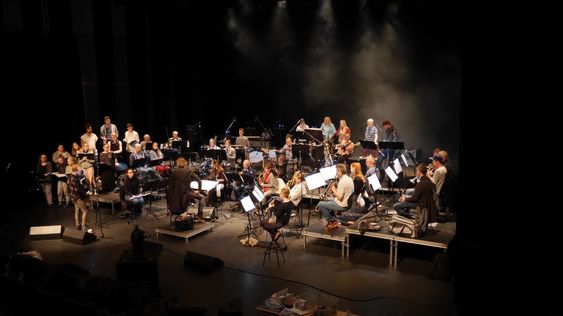 SNART KLARE FOR KONSERT: Kolbotn Konsertorkester (KoKo) gir alt på øvelsene for å gi deg som publikum en mega opplevelse i helgen!