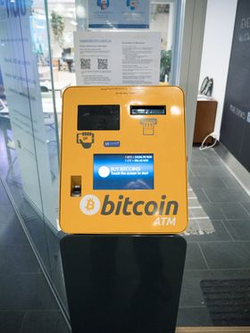 Det tilbys mange ulike digitale valutaer i markedet i dag. Bitcoin og Ethereum er de mest kjente og mest brukte digitale betalingsenhetene i verden i dag.