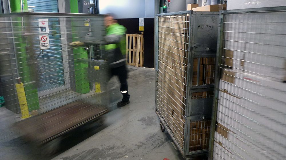 Det er full aktivitet på logistikksenteret fra 00.30 til 22.30.