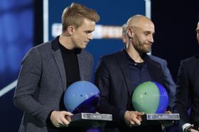 I RAMPELYSET: Kristian Fardal Opseth vart kåra til årets spelar i 1. divisjon på fotballfesten på Ullevaal Stadion måndag kveld. Tore Reginiussen vart årets spelar i eliteserien.