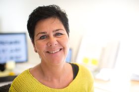 Hos Lindal Treindustri går produksjonen av bygningselementer for fullt, og budsjettet for 2017 er oppnådd flere måneder før årsskiftet, forteller salgsleder Helena Guttormsen.
