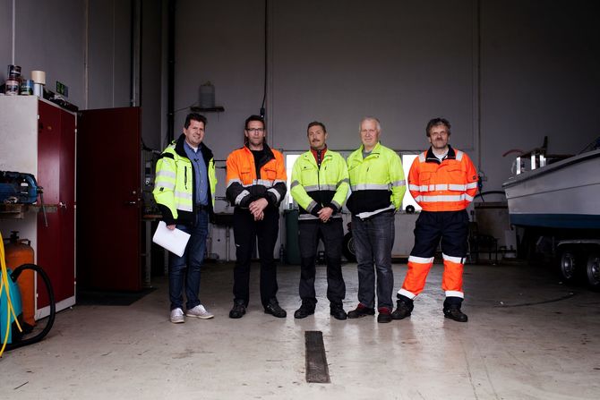 Tom Ragnar Pedersen og uteavdelingen. (Foto: Aurora Hannisdal)