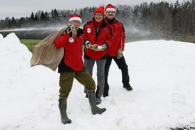 FOR ALLE: Karl-Olaf Løkenhagen, Aase Müller Løkenhagen og Kåre Gustav Øyen vil skape stemning for alle i skogen på Greverud.