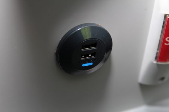 Lading: Det er ikke bare bussen som må ha lading, det er selvsagt mulig å lade mobilen om bord i alle bussene.