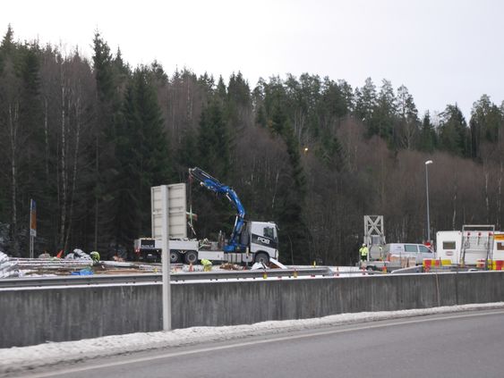 HER JOBBES DET: Det er mange i aksjon og mange køer i forbindelse med arbeidene i Nordbytunnelen.