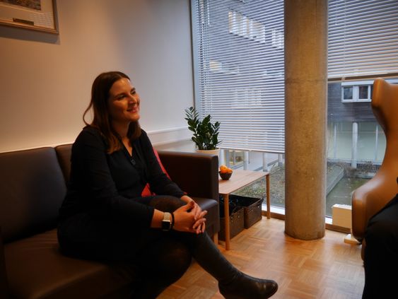 FORNØYD: Rådgiver Blazhka Popova er tydelig fornøyd med det nye støttesenteret.